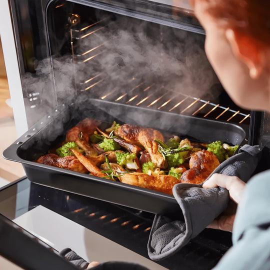 LIVARNO Home Oven Dish Set – 2 Non-Stick Roasting Tins with Spatula