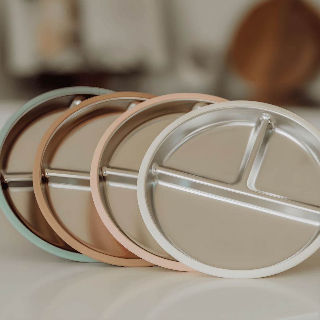 Stainless steel and silicone suction plate for babies with divided sections