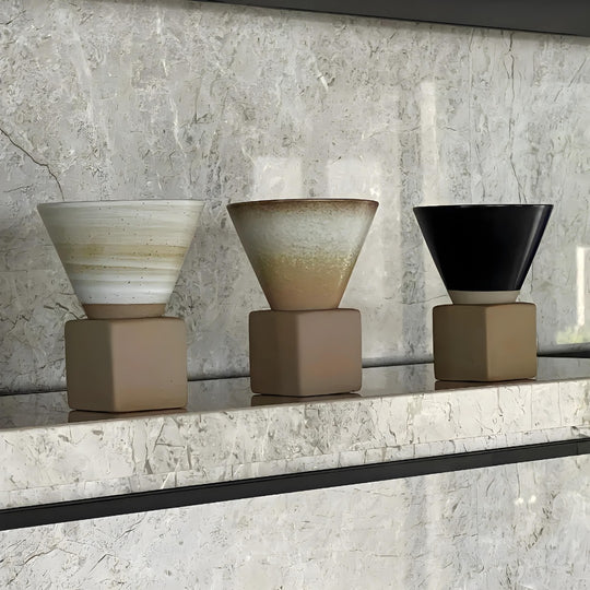 Prachtige Japanse retrobeker 150 ml met elegante voet