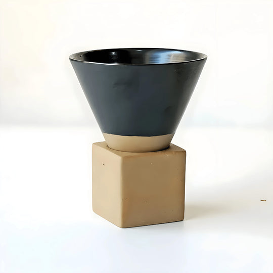 Prachtige Japanse retrobeker 150 ml met elegante voet