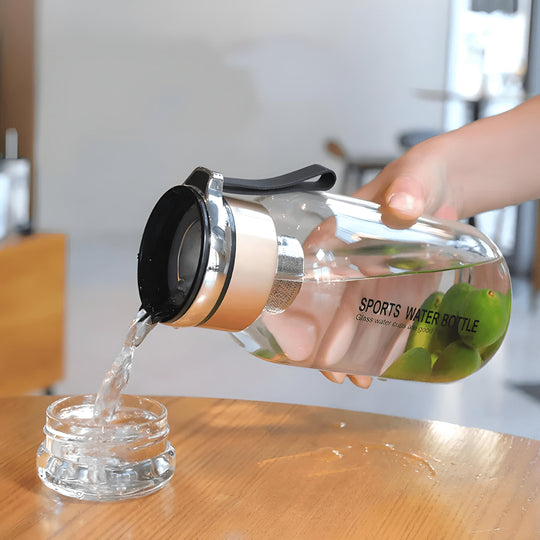 750ml borosilicate glass water bottle with tea and fruit infuser, stainless steel filter, neoprene carrying sleeve – ideal for Beirut lifestyle