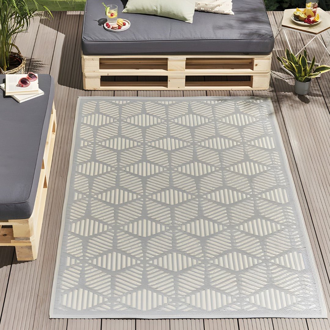 Reversible outdoor rug 120x180 cm, lightweight and water-resistant, perfect for garden, balcony, or indoor use in Beirut, Lebanon