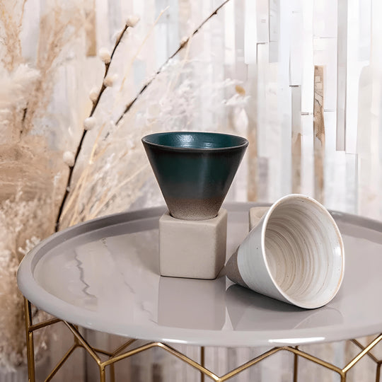 Prachtige Japanse retrobeker 200 ml met elegante voet