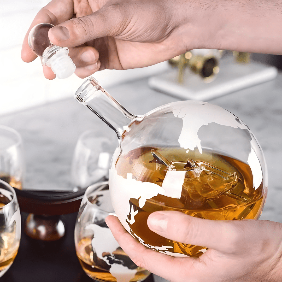Crystal clear world map globe decanter with 4 matching frosted glasses on wooden base, 850ml bottle for whiskey, wine or rum, includes antique ship design and seal stopper

