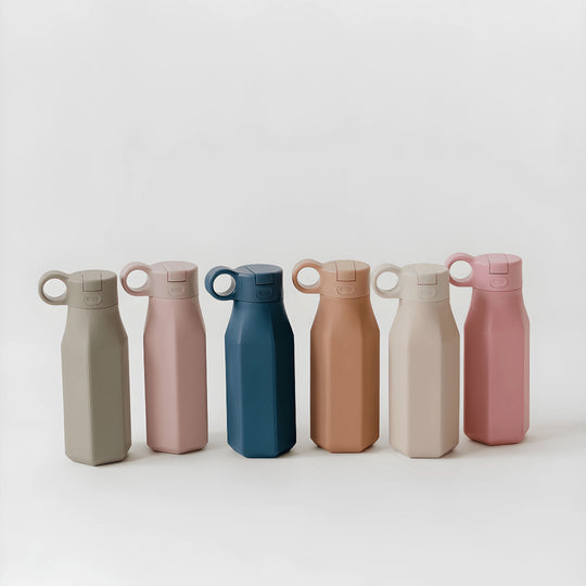 زجاجة ميني جوي المصنوعة من السيليكون مع شفاطة وغطاء قابل للطي، مثالية للأطفال الصغار والأطفال الأكبر سنًا