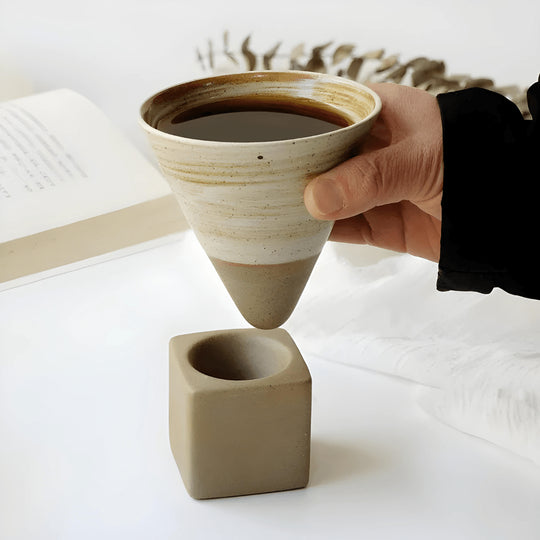 Prachtige Japanse retrobeker 150 ml met elegante voet