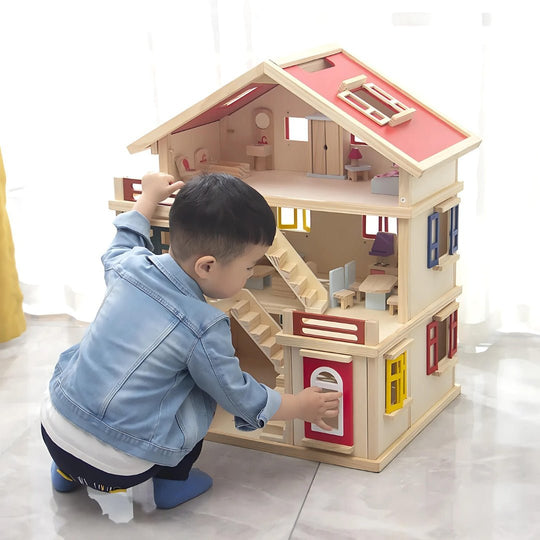 Groot houten poppenhuis met meubels: creatief spelen