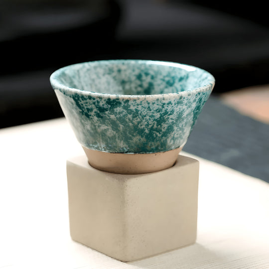 كوب شاي أو قهوة ياباني عتيق مع قاعدة سعة 90 مل