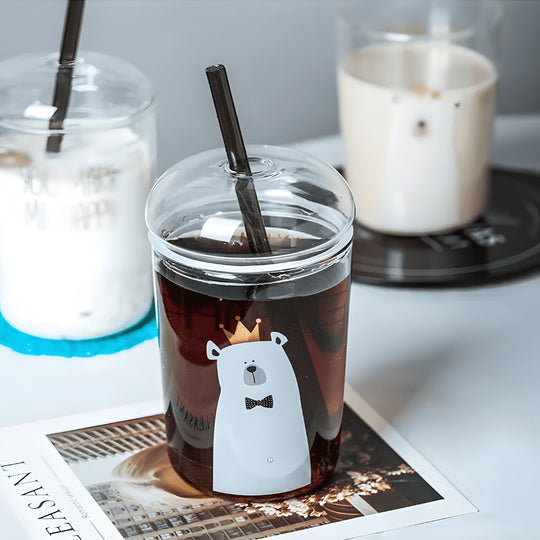 500ml borosilicate glass cups with lids and reusable straws, featuring trendy prints like bear, flamingo, and stars – perfect for iced coffee, juices, and smoothies in Beirut’s vibrant lifestyle.