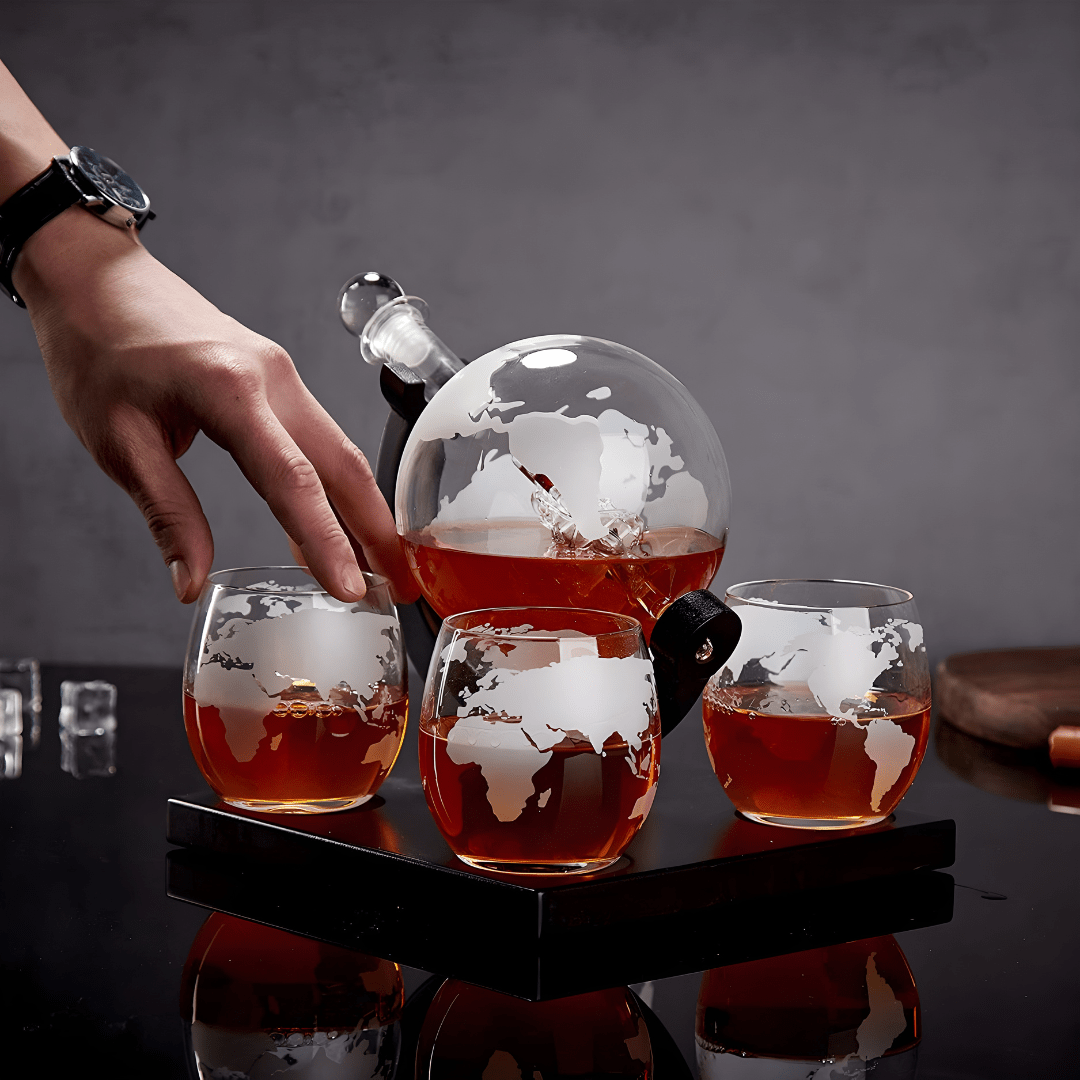 Crystal clear world map globe decanter with 4 matching frosted glasses on wooden base, 850ml bottle for whiskey, wine or rum, includes antique ship design and seal stopper

