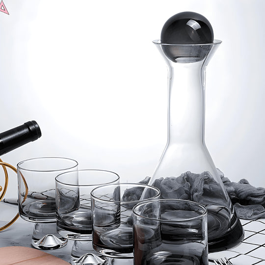 Handmade 1500ml crystal glass decanter with round glass lid and 4 gradient black glasses – luxury drinkware set ideal for Beirut homes and events