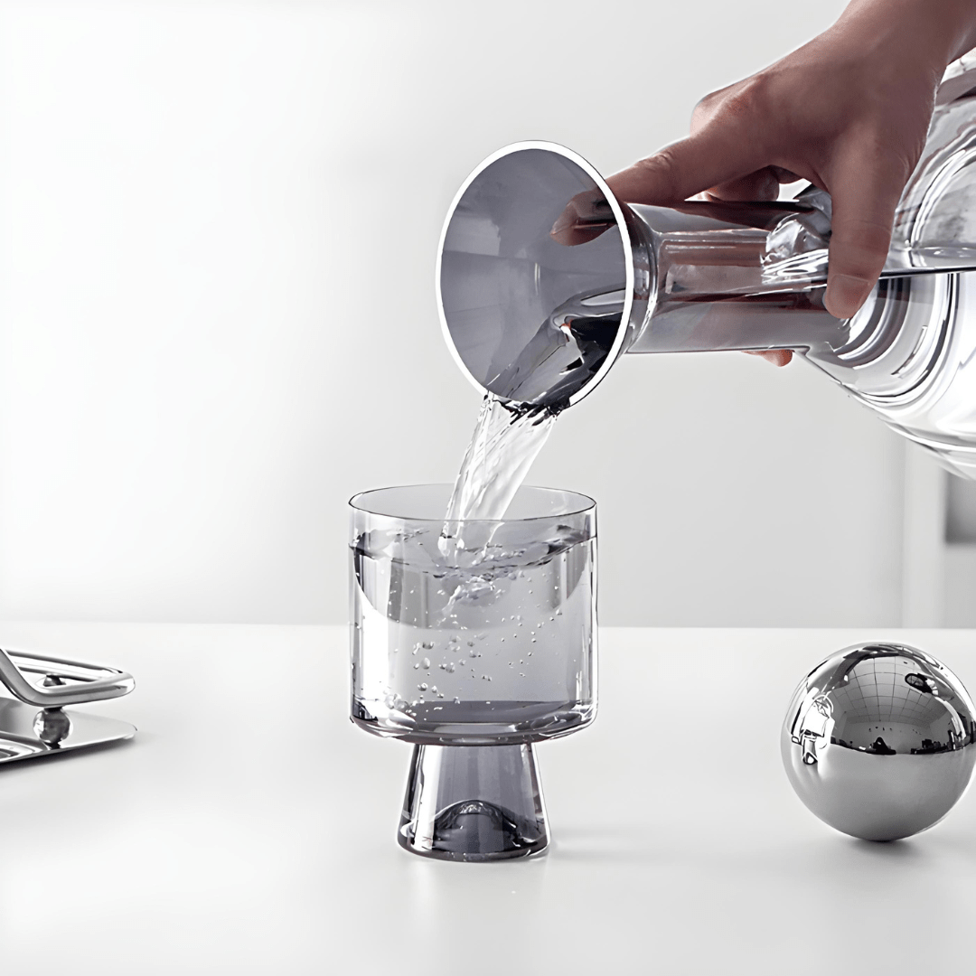 Handmade 1500ml crystal glass decanter with round glass lid and 4 gradient black glasses – luxury drinkware set ideal for Beirut homes and events