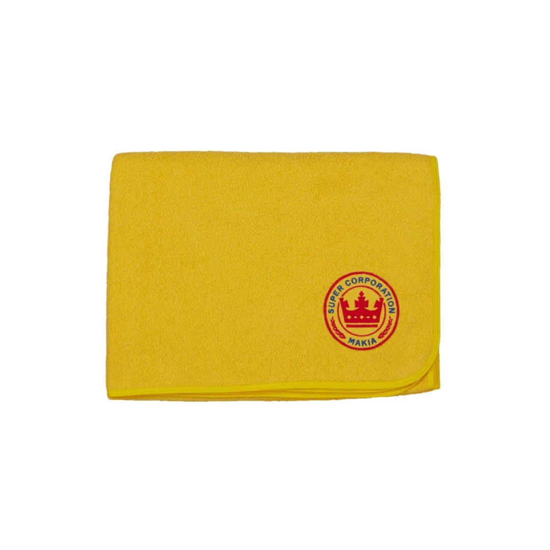 Soft fleece pet blanket in red, blue, and yellow – ideal for dogs, car protection, and cozy snuggles.