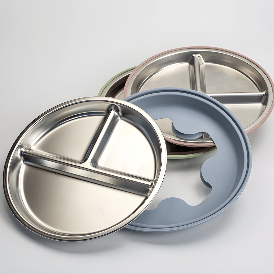 Stainless steel and silicone suction plate for babies with divided sections