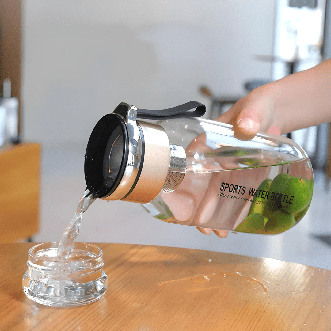 750ml borosilicate glass water bottle with tea and fruit infuser, stainless steel filter, neoprene carrying sleeve – ideal for Beirut lifestyle