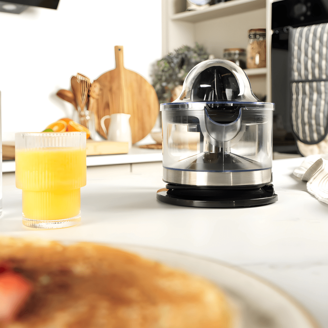 Hoffmans HM-8818 electric citrus juicer in white and clear plastic, 500ml capacity with a compact design for home kitchens.